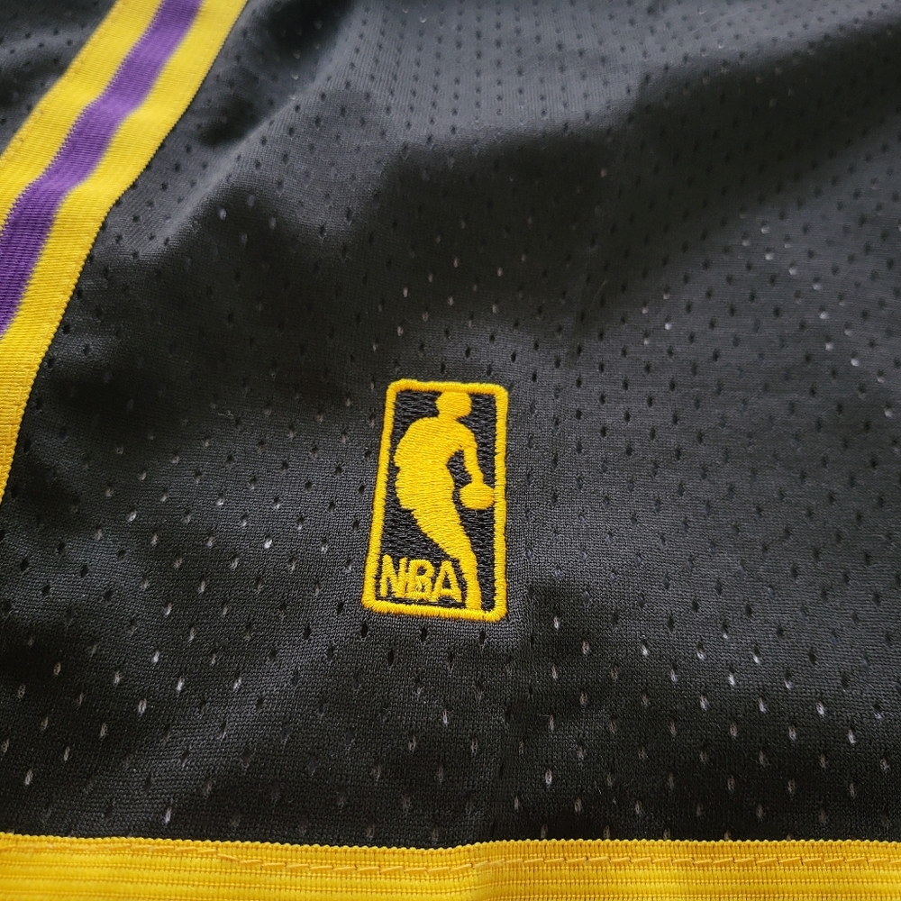 Los Angeles Lakers - Picture 3 of 5